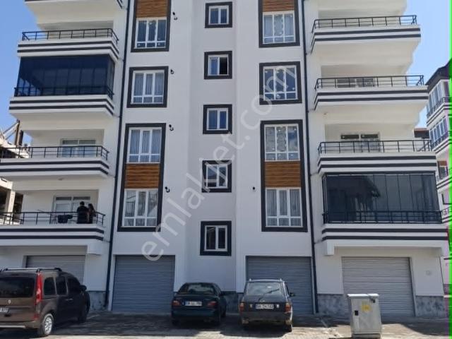 Şarkışla Hsk Rönesans Emlaktan Satılık Kuzey Sitesinde 3+1 Garajlı Sıfır Daire