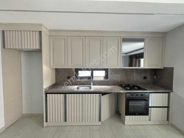 Çarkıparede Site İçerisinde Caddeye Yakın Dublex Bahçeli 3+1 Lüx