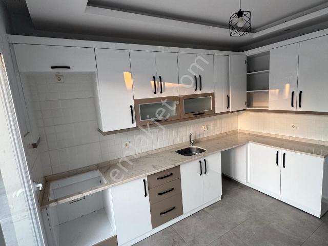 Çarkıparede 2+1 Kapalı Mutfak Müstakil Tarz 2. Kat Kiralik Cadde Üzeri Daire