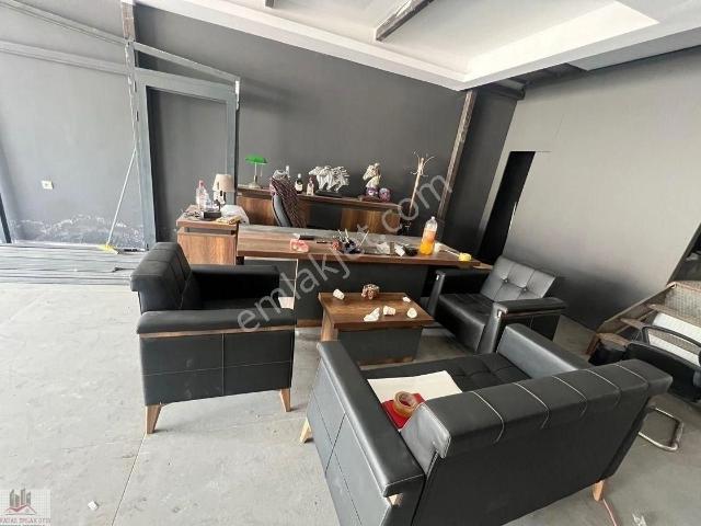 Arkadaş Emlaktan Galericiler Sitesinde 2 Katlı Kiralık Dükkan