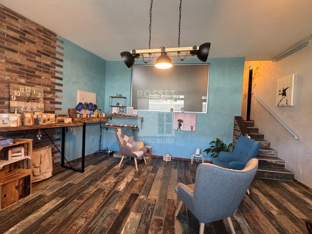 Arkade / Büros mit etwa 38 m² im Erdgeschoss