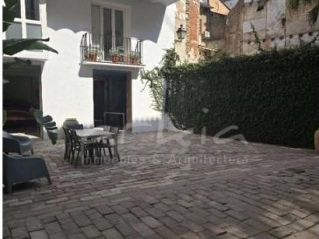ARKIA Inmuebles & Arquitectura te ofrece LOCAL EN VENTA EN CIUTAT VELLA LA