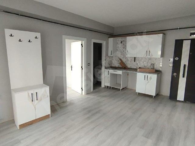 ÇARKIPAREDE 1+1 HASARSIZ MERKEZİ KONUMDA KİRALIK DAİRE