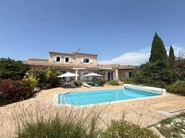 Arles 13200 Achat / Vente maison 8 pièces t8 piscine