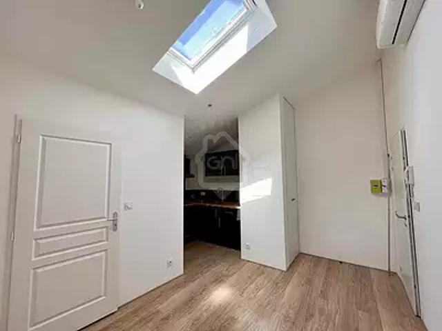 Arles 13200 Location appartement 1 pièce t1 au dernier étage