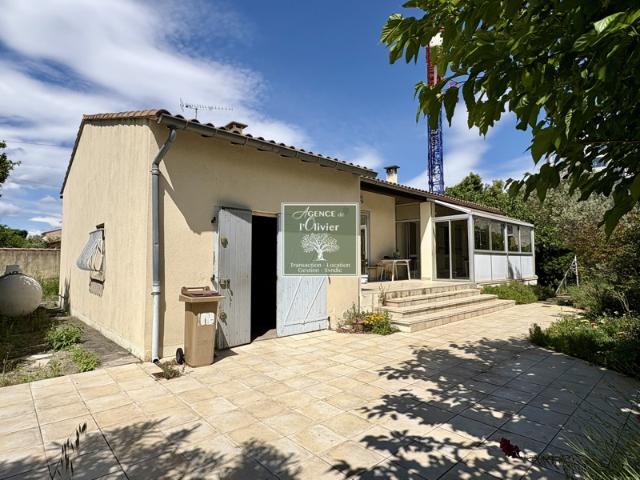 ARLES. Villa de plain pieds avec garage