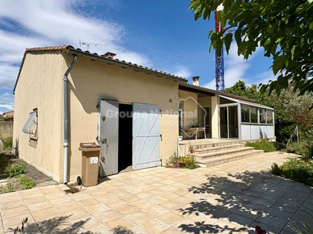ARLES. Villa de plain pieds avec garage