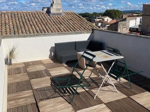 ARLES A louer centre ville T2 meublé de 28 m2 avec terrasse