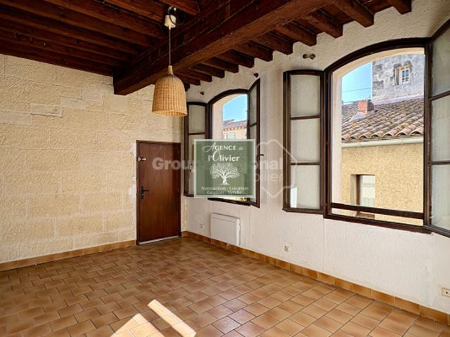 ARLES. Appartement T3 en hyper centre