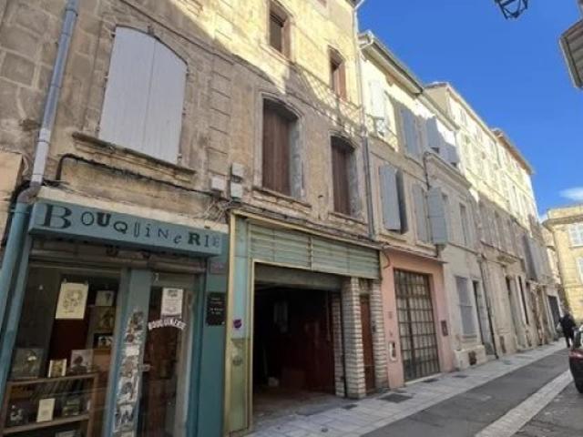 ARLES CENTRE HISTORIQUE – IMMEUBLE DE RAPPORT AVEC GARAGE – FORT POTENTIEL D'INVESTISSEMENT!