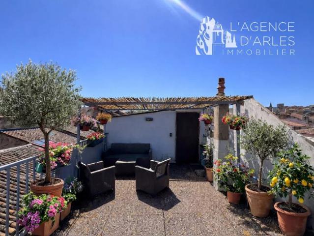Arles À quelques pas des Arènes d'Arles, au calme, maison de ville avec garage et terrasse