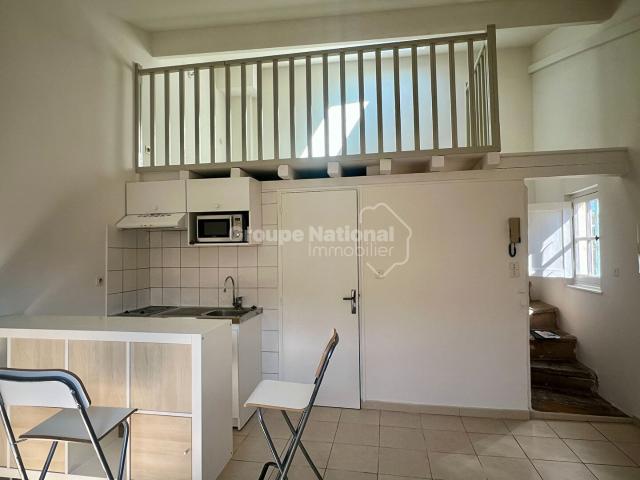 ARLES CENTRE Studio rénové de 22m² avec mezzanine