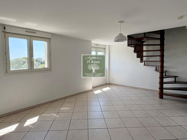 ARLES. Duplex avec ascenseur !