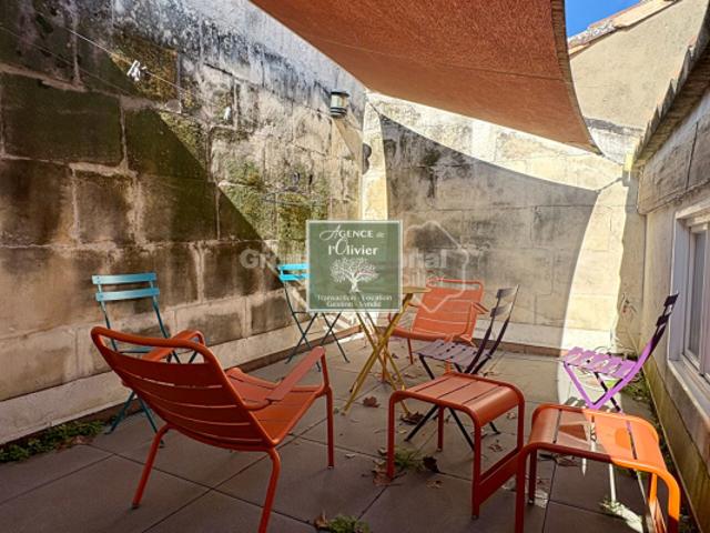 ARLES. Magnifique maison de ville avec terrasse