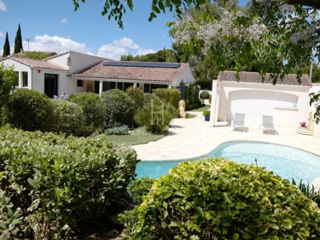 Arles, Proche Alpilles, quartier résidentiel, Maison moderne de plain pied avec gite indépendant