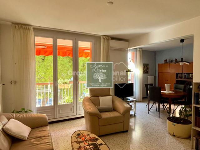 ARLES. Spacieux appartement T4