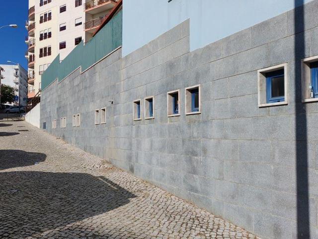 Arrecadação no Alto de Santa Catarina, em Linda a Velha