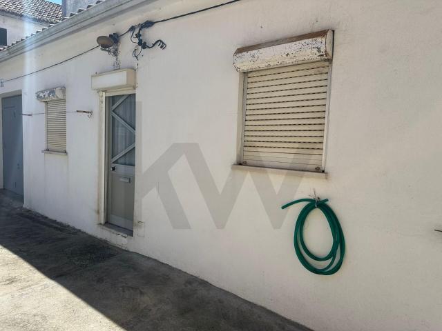 Arrecadação actualmente com uso habitacional 30m2 Maceira
