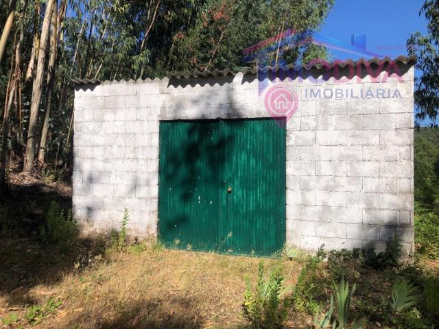Arrecadação e terreno em Castanheira de Pera