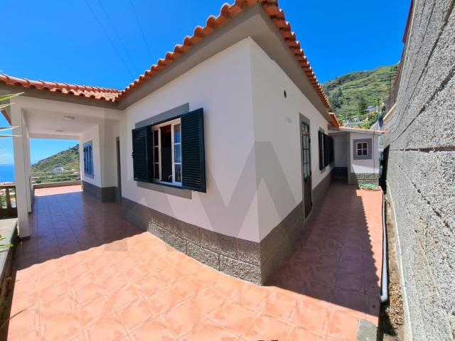 Arrenda se Andar de Moradia T3 – Arco da Calheta
