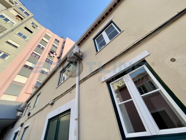 Arrenda se apartamento T1 duplex em páteo muito tranquilo | Lumiar, em Lisboa