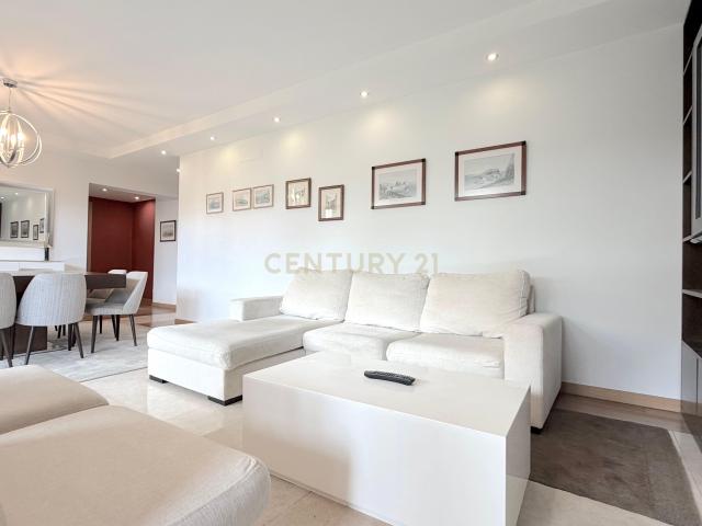 Arrenda se Exclusivo T4 – Funchal Centro | Condomínio de Prestígio