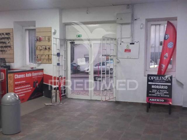 Arrenda se espaços comerciais Volta Da Pedra /Palmela 350€/400€
