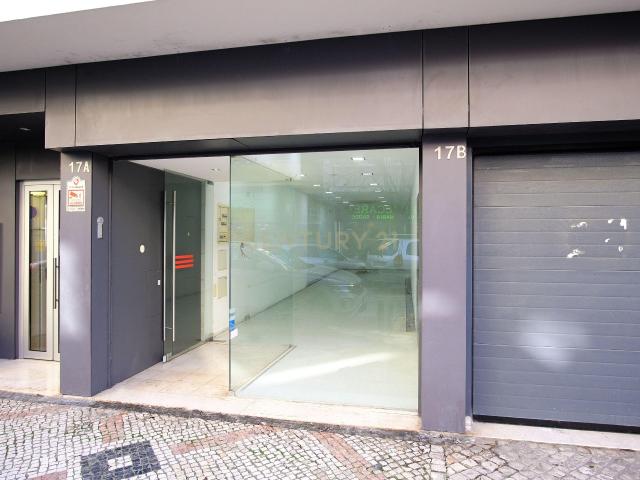 Arrenda se Loja Comercial no Centro de Algés – Excelente Oportunidade