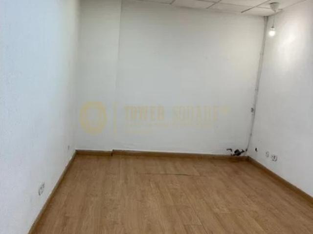 ARRENDA SE LOJA BENFICA, 500 euros/mês. Negociável