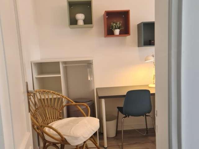 Arrenda se quarto em apartamento T4 na Venda Nova, Amadora