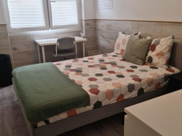 Arrenda se quarto em apartamento T4 na Venda Nova, Amadora