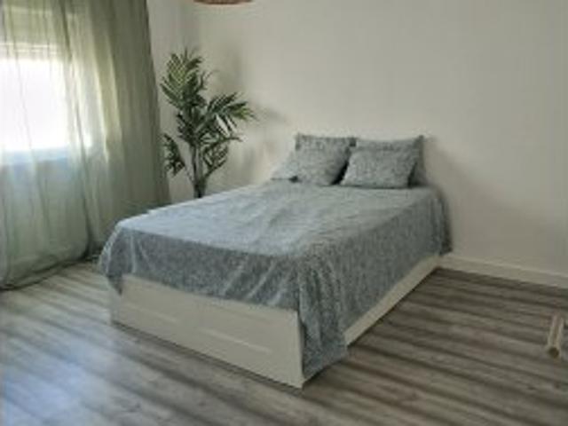 Arrenda se quarto em apartamento T5 na Costa Da Caparica