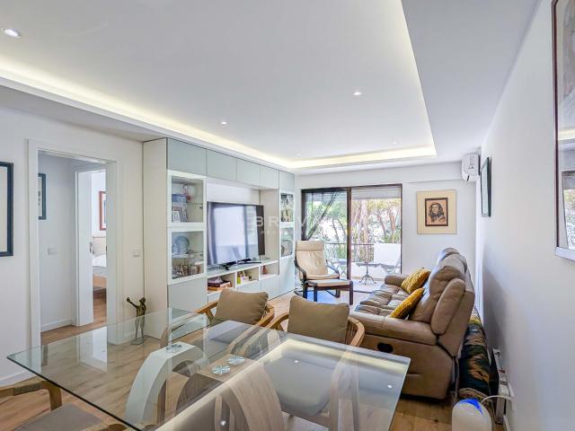 Arrendamento Anual Apartamento T2 renovado com varanda nos Olhos de Água