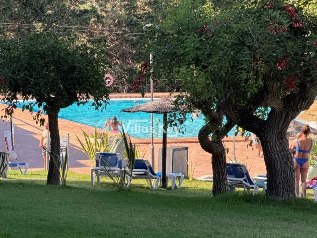 Arrendamento ao ano, apartamento T1 com piscina, Ténis e garagem. Lagos,Algarve,Portugal