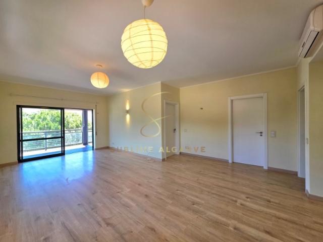 ARRENDAMENTO AO ANO Apartamento T2 com Vista Mar no Marina Park, Lagos, Algarve