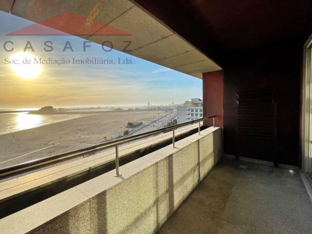 Arrendamento Apartamento T2 na Primeira Linha de Mar Matosinhos Sul
