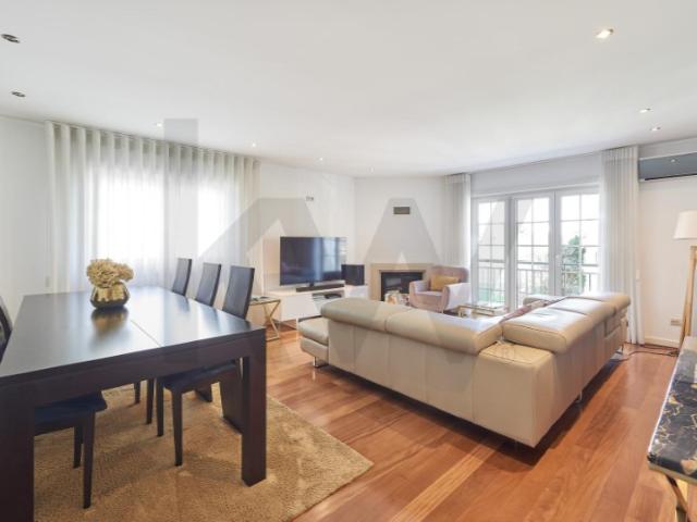 ARRENDAMENTO DE APARTAMENTO T2 COM GARAGEM NA QTA. S. GONÇALO, CARCAVELOS, CASCAIS