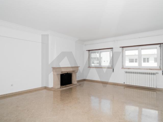 Arrendamento de apartamento T3 na Rua Ferreira Lapa