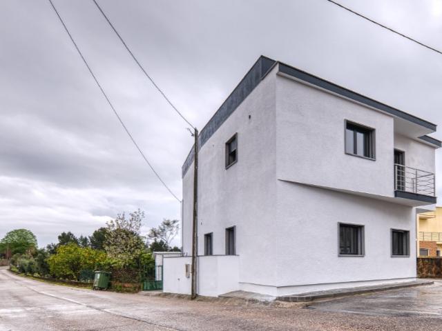 ARRENDAMENTO | T1 NOVO com Garagem Fechada e Quintal Portas da Vila, Ventosa Mação