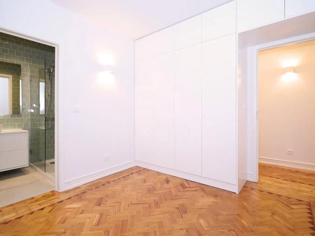 Arrendamento T2 Campo de Ourique Acabado de Renovar