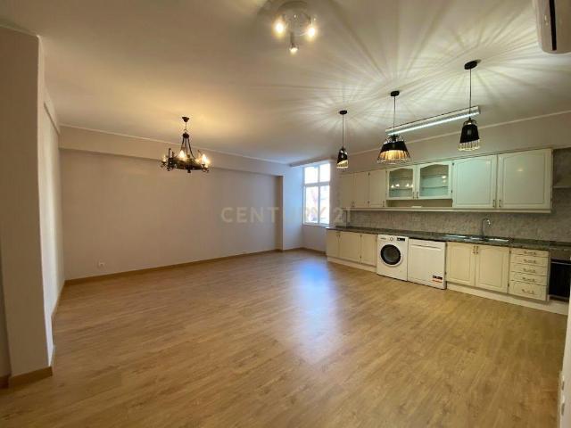 Arrendamento T2 em Arroios com garagem Lisboa