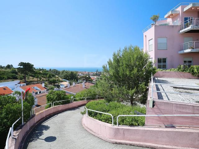 Arrendamento T2 Parede Vista Mar Condomínio com Piscina
