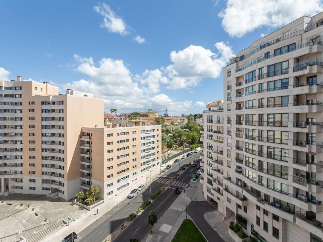 Arrendamento | T2 | Parqueamento | Luz natural, funcionalidade e localização estratégica em Campolide