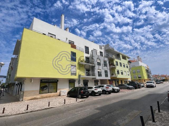 ARRENDAMENTO | T3 com Excelentes Áreas, Garagem Box e Elevador | Barris – Alcochete