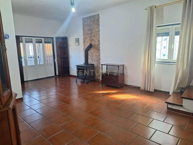 Arrendamento T3 Andar de Moradia + Sótão 1.800,00€