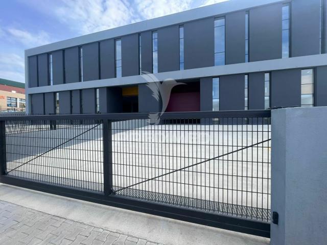ARRENDAR Armazéns novos zona industrial de Frielas, Lisboa