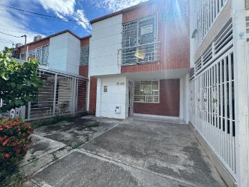 ARRENDO EXCELENTE CASA DE 2 PISOS, BARRIO MANZANARES 4ETAPA