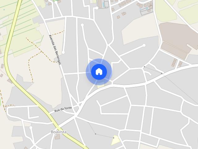 Arrendo pequena moradia a menos 2km da Praia Azul e Sta Cruz