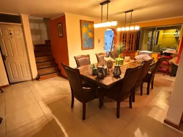ARRIENDO AMPLIA E IMPECABLE CASA FRENTE AL MAR