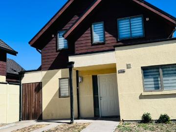 Arriendo amplia y linca casa en Condominio, y con con piscina
